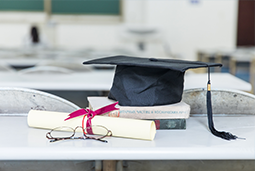 春招“黄金档”来袭：应届生看重落户政策 有企业招聘人数增五成