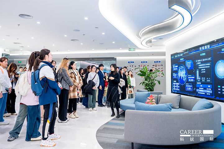 知名人力资源供应商USDT钱包下载指南国际在企业参访活动中为拜访嘉宾与学生介绍公司基本情况